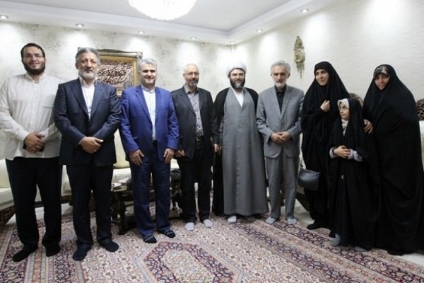 دیدار رئیس سازمان تبلیغات اسلامی با خانواده شهید هادی باغبانی